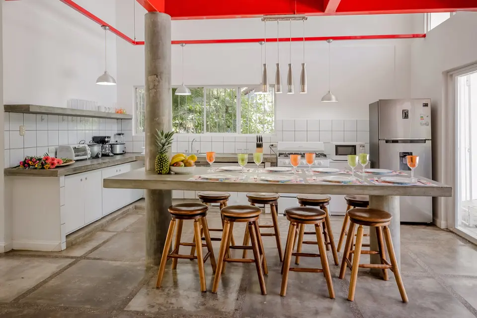 Kitchen and breakfast bar