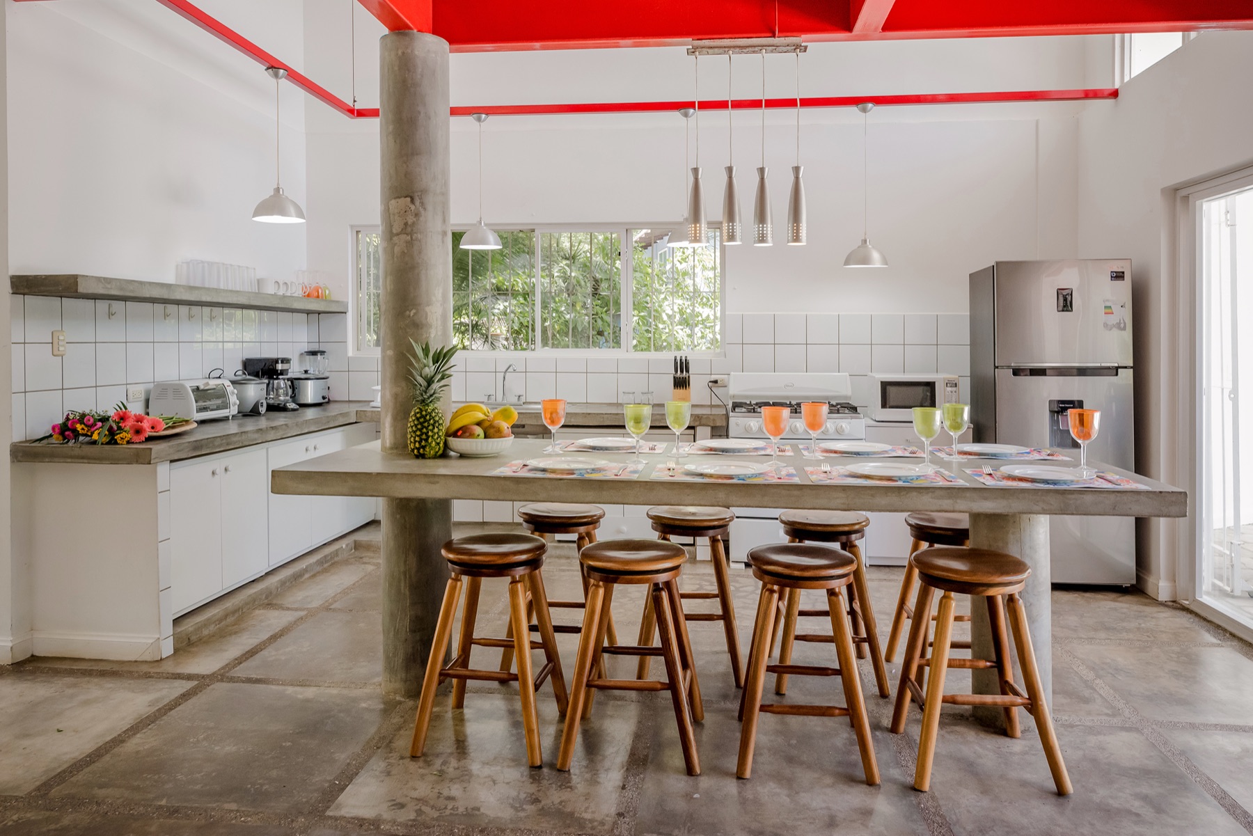 Kitchen and breakfast bar